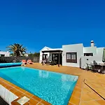 Pilar Villa Playa Blanca